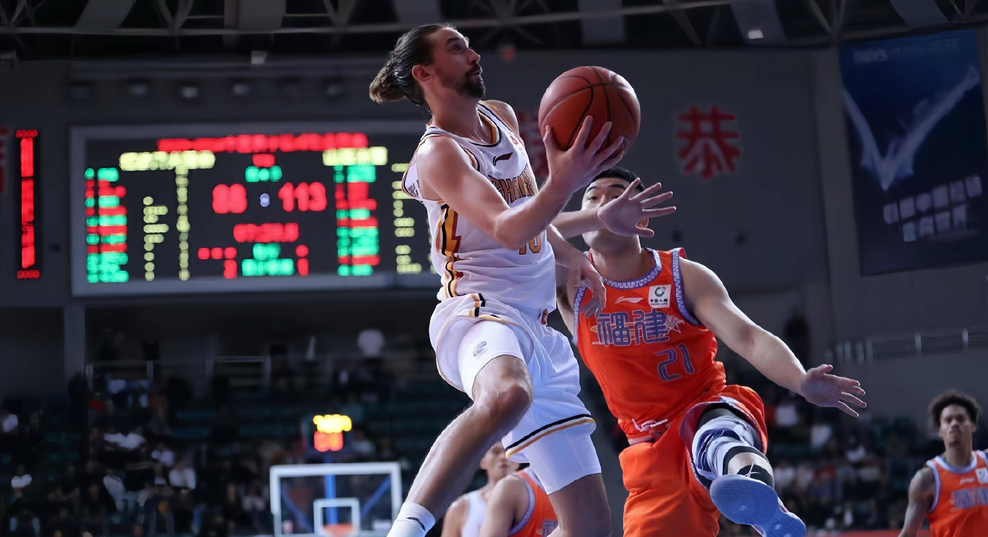 包含雄鸟队新教练带领球队脱胎换骨，焕发新生的词条