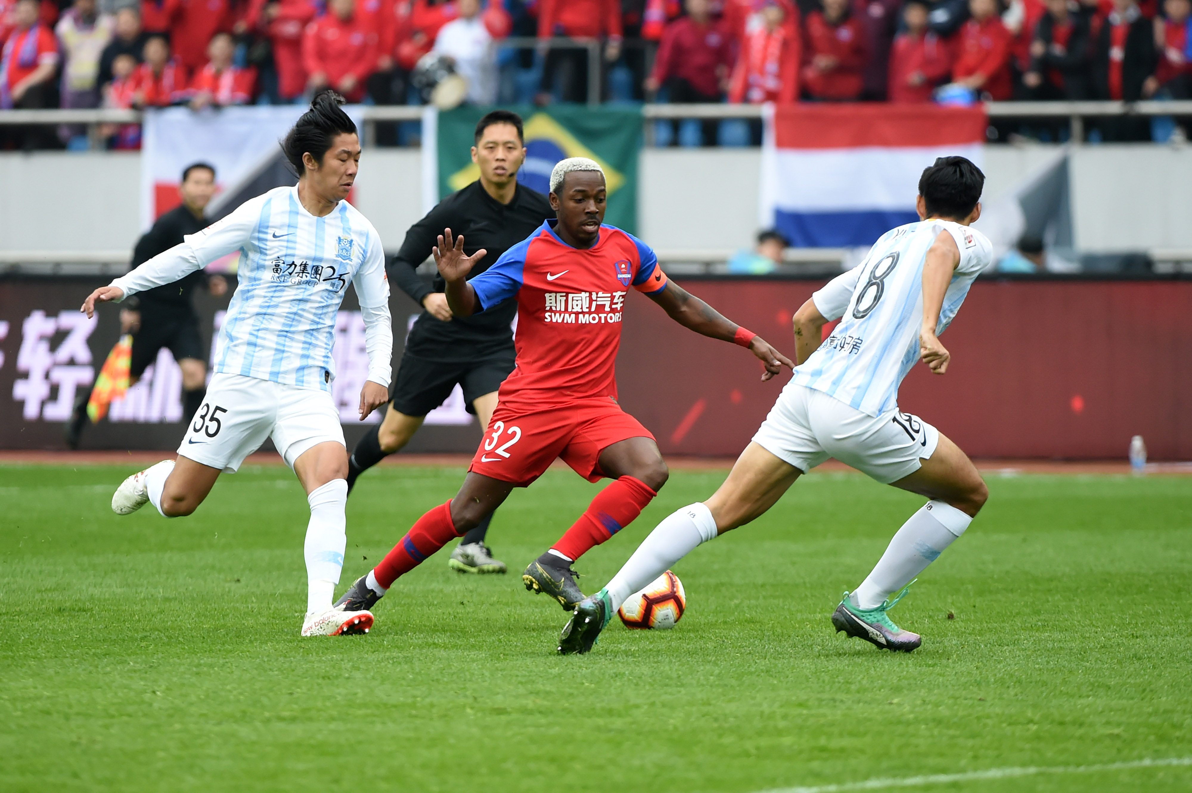 关于广州富力战平重庆斯威,实力对比激烈的信息 关于广州富力战平重庆斯威,实力对比激烈的信息