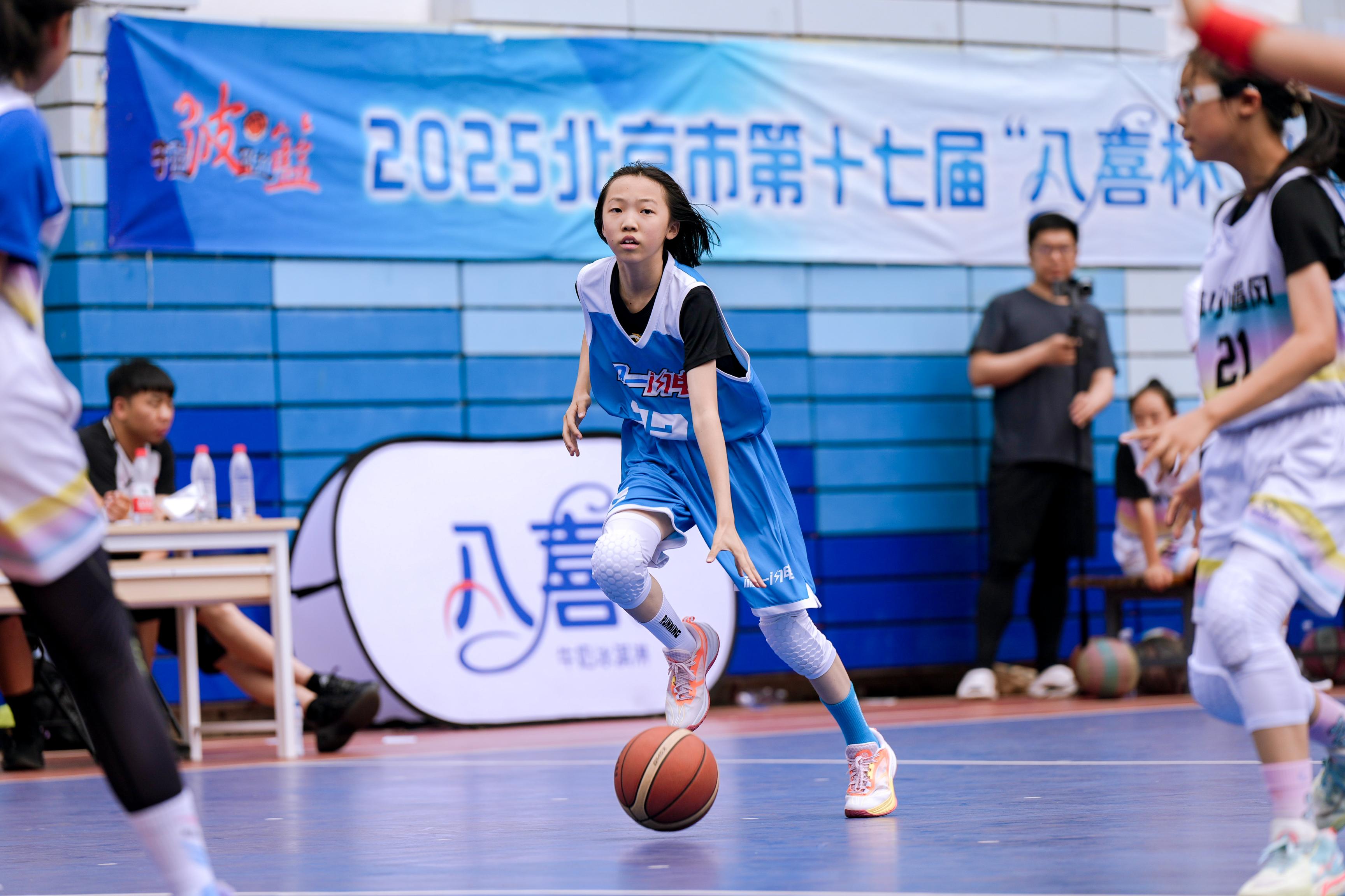 青年篮球精英赛打响,年轻球员展现出色表现,耀眼登场的简单介绍 青年篮球精英赛打响,年轻球员展现出色表现,耀眼登场的简单介绍