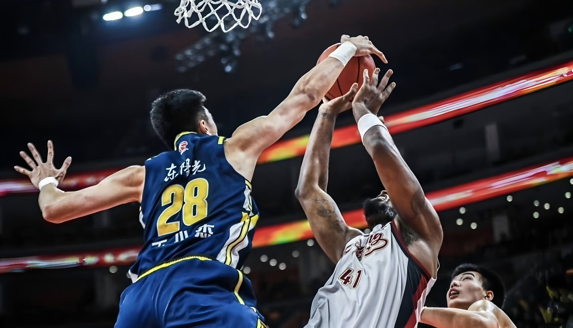 北京逆转击败广厦，继续领跑积分榜的简单介绍