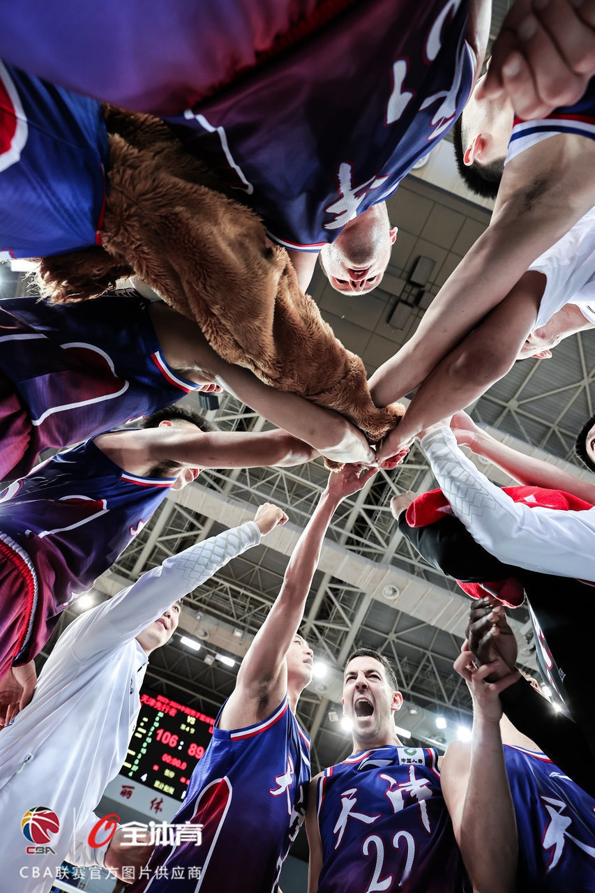 势均力敌对决惊险刺激!球场上战况激烈的简单介绍 势均力敌对决惊险刺激!球场上战况激烈的简单介绍