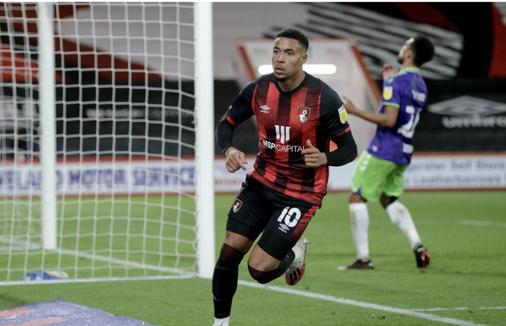 关于米尔沃尔客场全面压制对手，领跑积分榜的信息